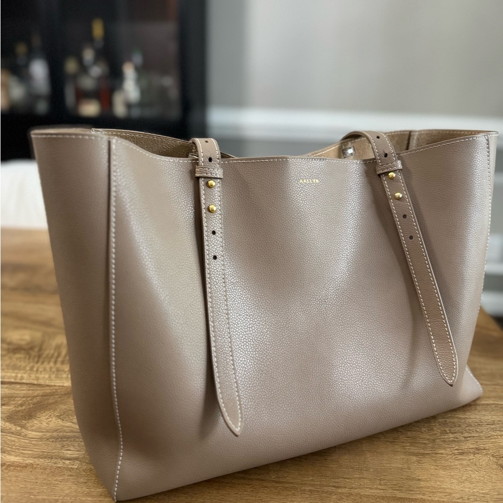 Elegant Women's Leather Tote Bag in Taupe